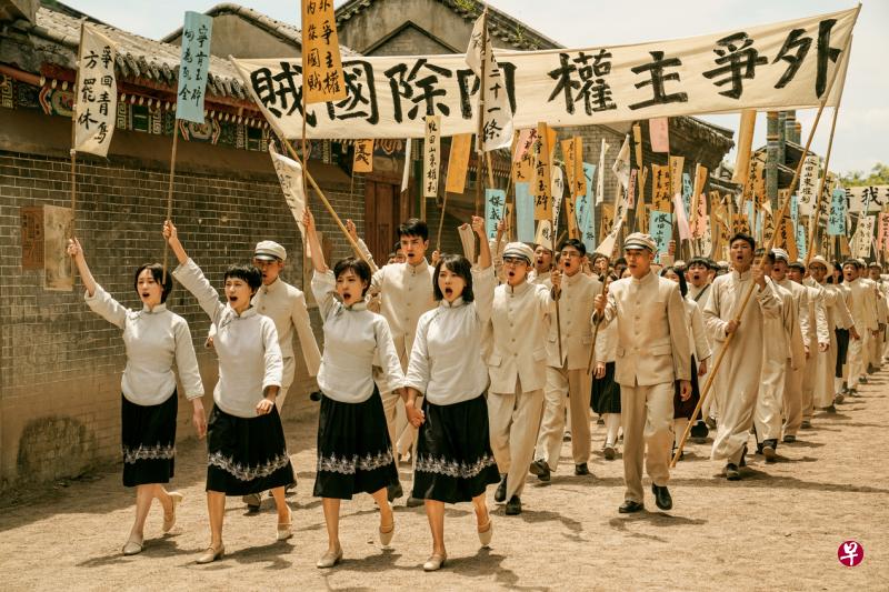 《1921》有年轻人街头抗议的大场面。