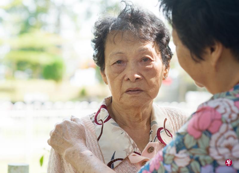 陷入抑郁症的年长者，若孤立无援，一些会萌发结束生命的念头。（iStock图片）