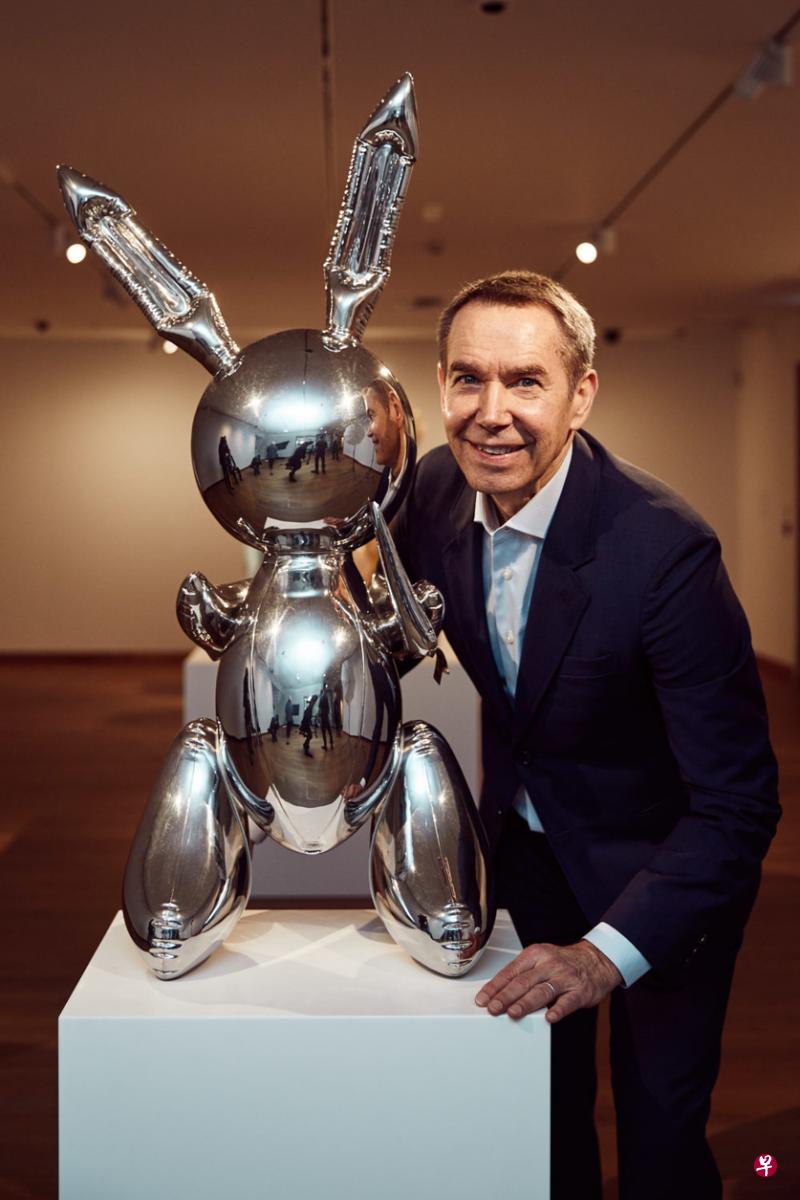 Jeff Koons和他的作品《兔子》。（互联网）