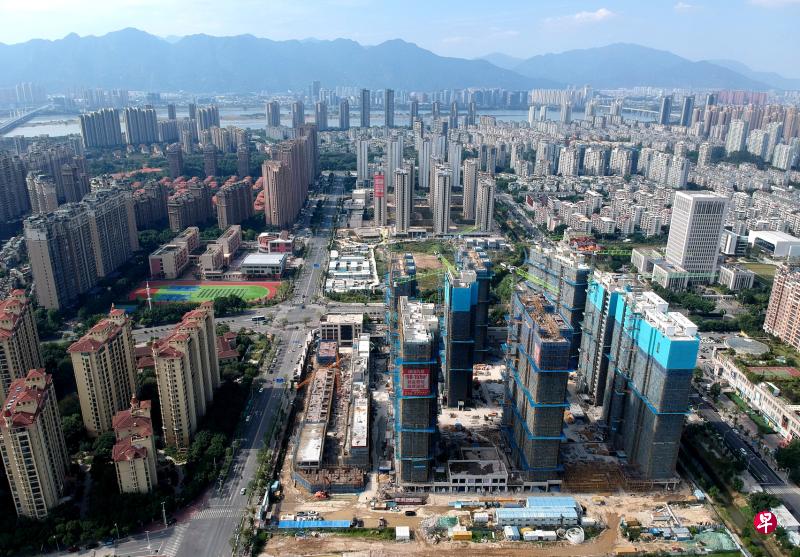 今年来，中国100个重点城市新建住宅价格累计上涨2.46%，涨幅较去年同期收窄0.73个百分点，累计涨幅居近五年同期最低水平。图为11月15日福州一处在建住宅。（ 中新社）