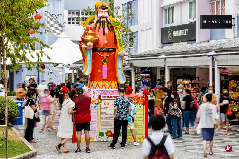 　新年到，组屋区内财神到。福到、运到、吉星高照。（张思庆摄）