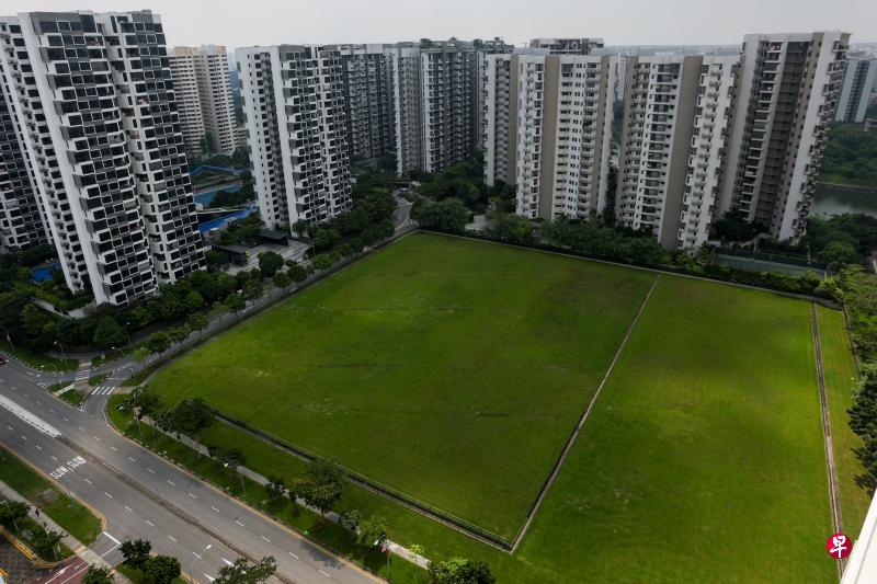 盛港芬薇连路和芬薇弄旁的这块空地拟改划为住宅用地，日后可能兴建组屋或私宅。（白艳琳摄）