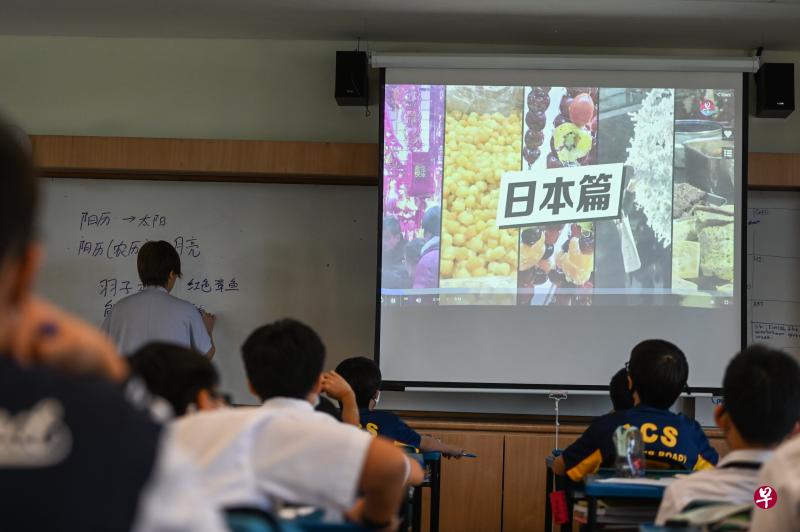 学生在课堂上母语课的情景。（档案照）