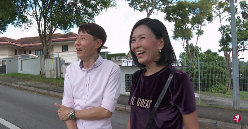 第九期演员训练班好友曹建平（左）与汤妙玲回忆加利谷山上的苦与乐。