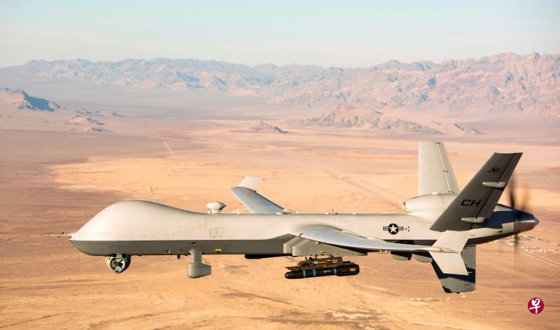 MQ-9无人机可在1万5000米高空飞行超过1770公里。图为一架MQ-9无人机在2020年1月14日飞越美国内华达州南部沙漠中的美国空军训练设施。（法新社）