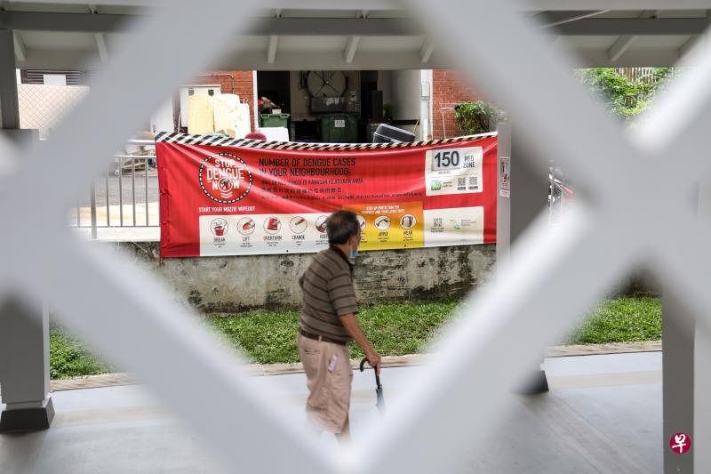 本地今年来每周出现超过100起骨痛热症病例，图中后港1道黑区的累计病例最多。（关俊威摄）