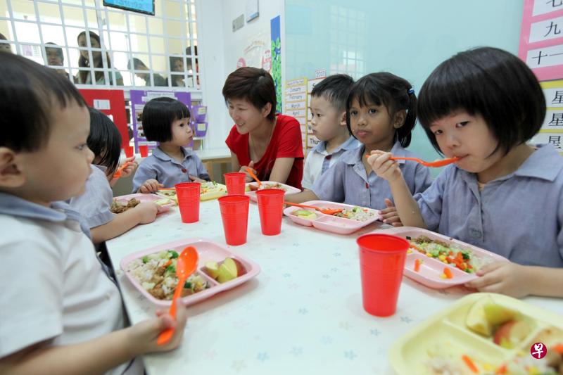 预防偏食要从婴幼儿时期开始。（档案照）