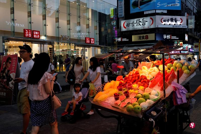 调查显示，38.5%受访者认为今年收入比去年减少，32.6%认为没有变，仅有18.2%认为收入增加。（路透社）