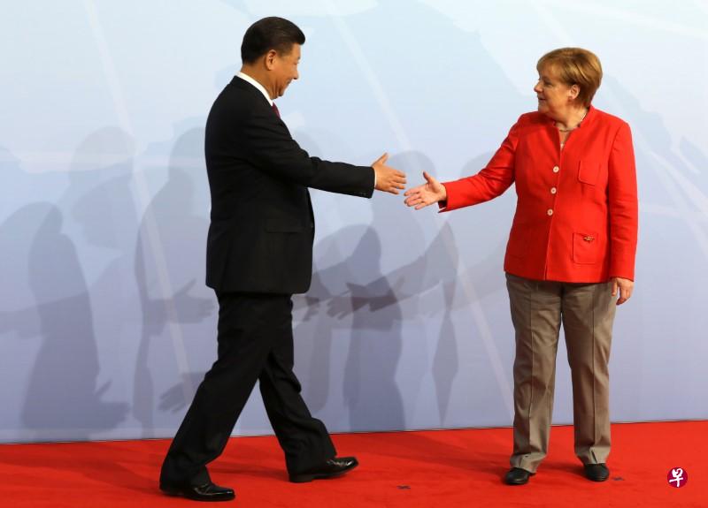 German Chancellor Angela Merkel greets China's President Xi Jinping at the start of the G20 leaders summit in Hamburg, Germany, July 7, 2017. German Chancellor Angela Merkel and Chinese President Xi Jinping discussed overcapacity in world steel markets and agreed on Saturday to work on solutions within the framework of the G20 group of industrialised nations, Merkel's spokesman said. FILE PHOTO: REUTERS