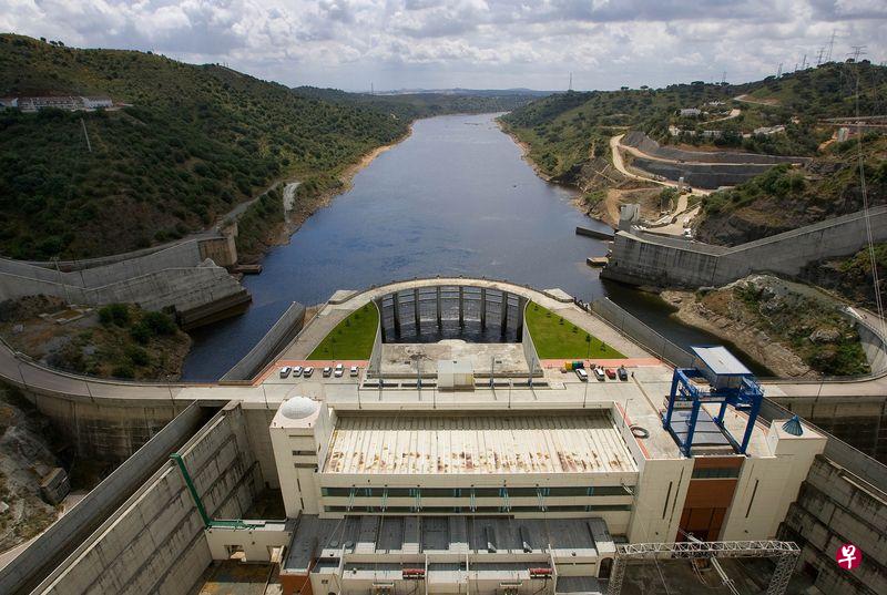 An EDP dam in Portgual. Beijing has a strategic objective of acquiring overseas infrastructure and clean-energy know-how. PHOTO: BLOOMBERG