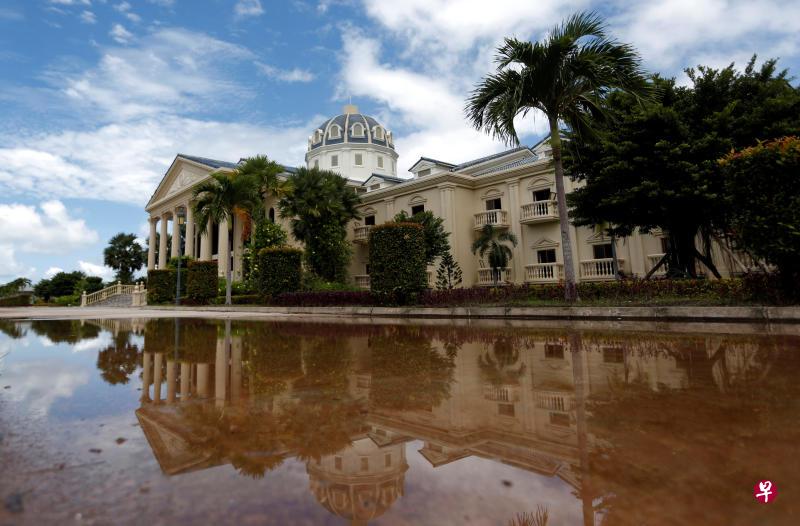 An old casino is seen near Dara Sakor Hotel at Botum Sakor in Koh Kong province, Cambodia, September 27, 2017. Picture taken September 27, 2017. FILE PHOTO: REUTERS