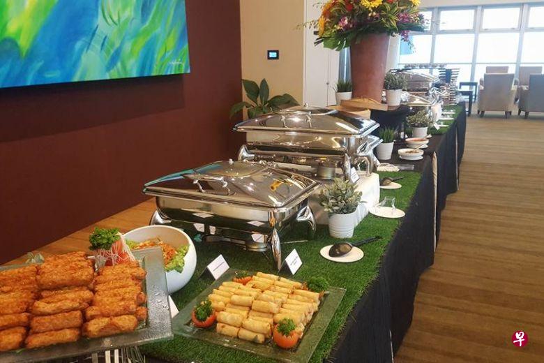 同乐集团旗下的餐饮供应服务公司，因数人食用食品后出现肠胃炎（Gastroenteritis）症状，遭吊销执照。（取自网络）