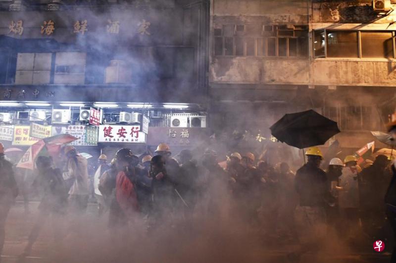 香港持续不停的动乱牵引着无数海内外华人的心。（法新社）