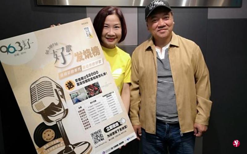 施孝荣昨天做客96.3好FM，与DJ安娜一起主持第二期的“好歌发烧榜”。（96.3好FM提供）