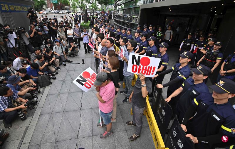 7月以来，日韩关系恶化，贸易摩擦升级，两国互将对方从“白名单”除名。（法新社）