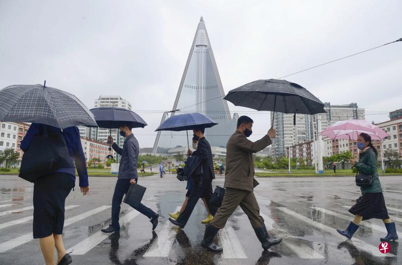 朝鲜经济面临暴雨、疫情、制裁三重考验。（路透社） 