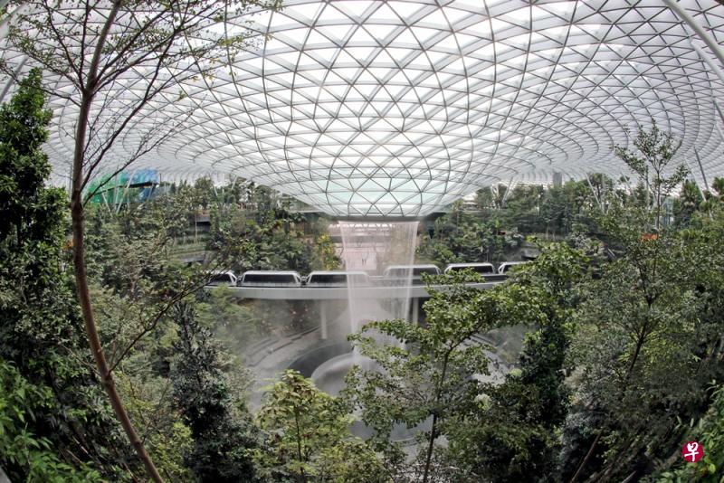 2019年4月17日，耗资17亿新元打造的星耀樟宜（Jewel Changi Airport）正式开放。（档案照）