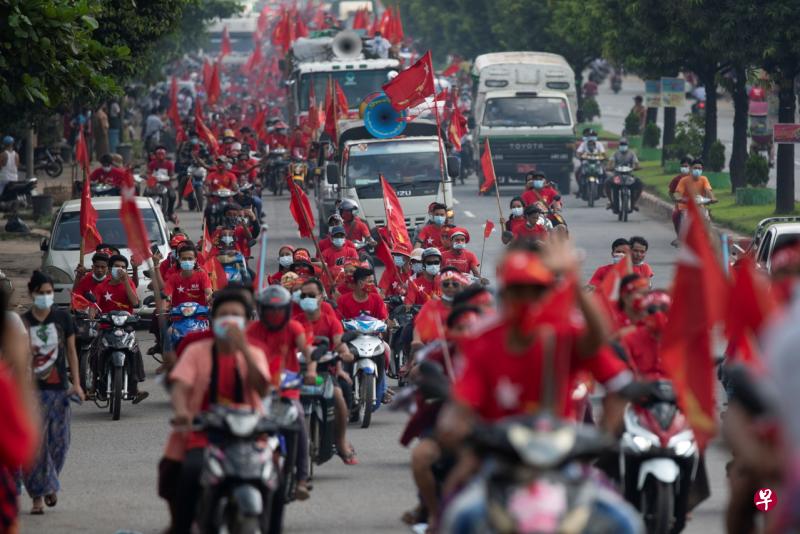 为防范疫情，缅甸当局规定竞选活动不能超过50人，各党因此纷纷将竞选活动转在网上进行。（路透社） 