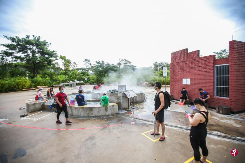 读者与家人趁学校假期，从东部驱车前往三巴旺温泉公园游玩，享受一下温泉泡足的乐趣。一番体验后，想就公园的发展提出一些建议。（档案照）