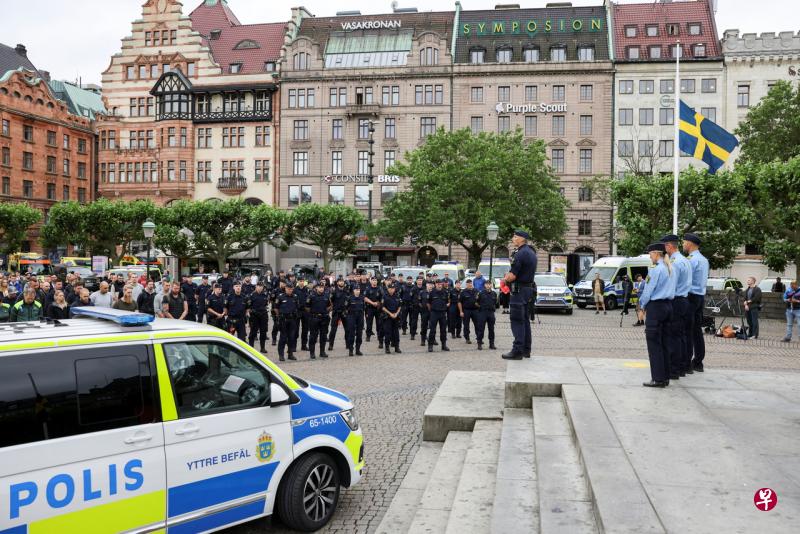 瑞典周三发生枪击案，一名30来岁的警员在哥德堡巡逻时，惨遭枪杀。瑞典周四进行一分钟默哀。（路透社） 