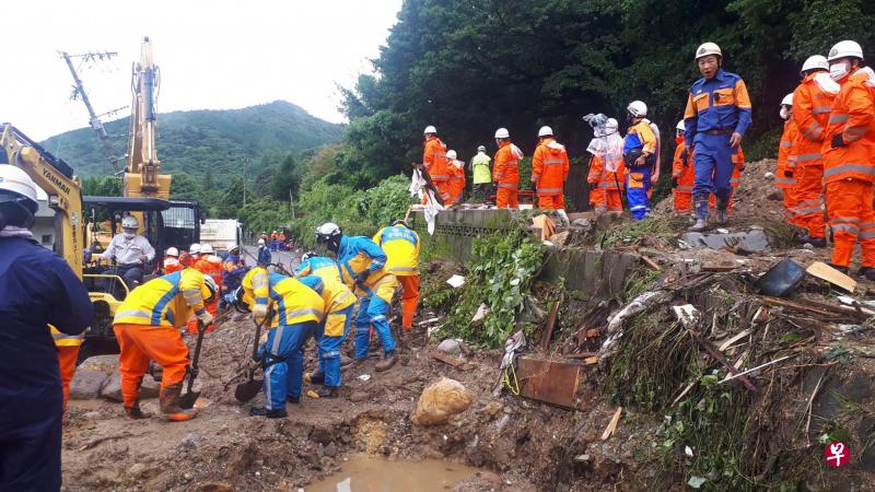 日本大部分地区，特别是南端的九州岛出现了创纪录的降雨量，导致河流泛滥并引发山体滑坡。（法新社） 