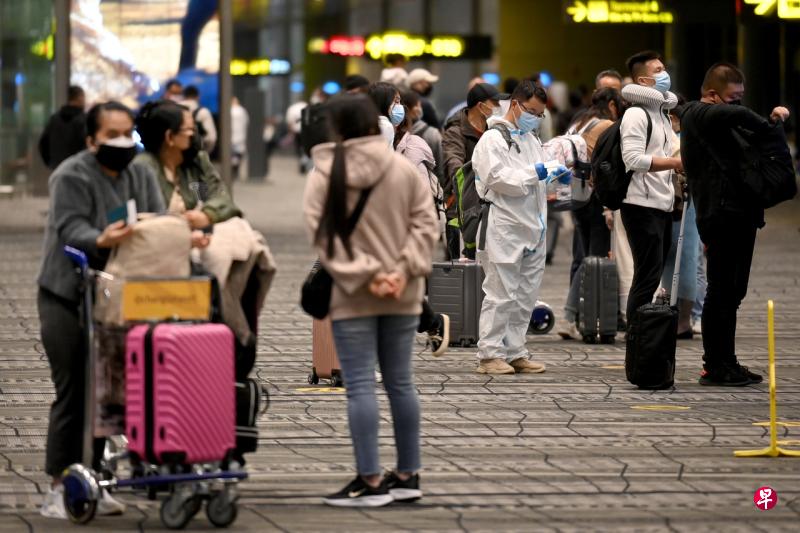 在马新于11月29日实行的“疫苗接种者旅游走廊”（VTL）下，国际旅客只要在新加坡逗留14天，就可以入境马国。（海峡时报档案照） 