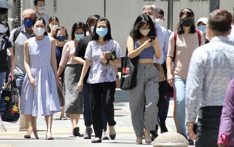 哈莉玛总统对国会各政党昨天一致通过新加坡女性发展动议表示欣喜。她说，新加坡独立57年以来在提升女性地位上取得了进展，但至今仍无法让女性在社会和经济上全面融入。（邬福梁摄） 