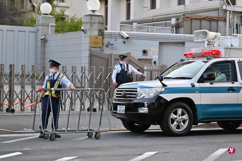 日本宣布驱逐八名俄罗斯外交官和贸易代表官员，谴责莫斯科在乌克兰虐杀平民的行动是“绝对不可接受的”。（法新社） 