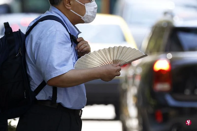 日本大部分地区6月下旬以来气温急剧上升，东京都连续多日持续高温。（彭博社） 