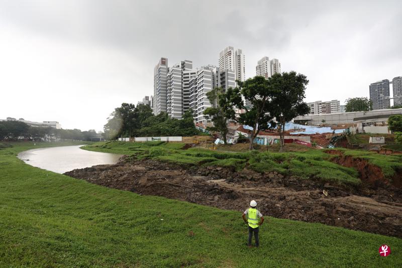 金文泰6道组屋项目Clementi NorthArc工地9月2日早上发生泥泻事件，一名路过的男子受轻伤。（陈渊庄摄） 