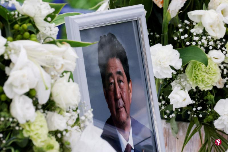 日本前首相安倍晋三7月8日遭枪击身亡，终年67岁。日本政府计划于9月27日在日本武道馆为他举办国葬。（路透社） 