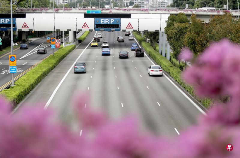 从9月19日起，五个地点的公路电子收费（ERP）闸门收费将在特定时段调高1元。（档案照） 