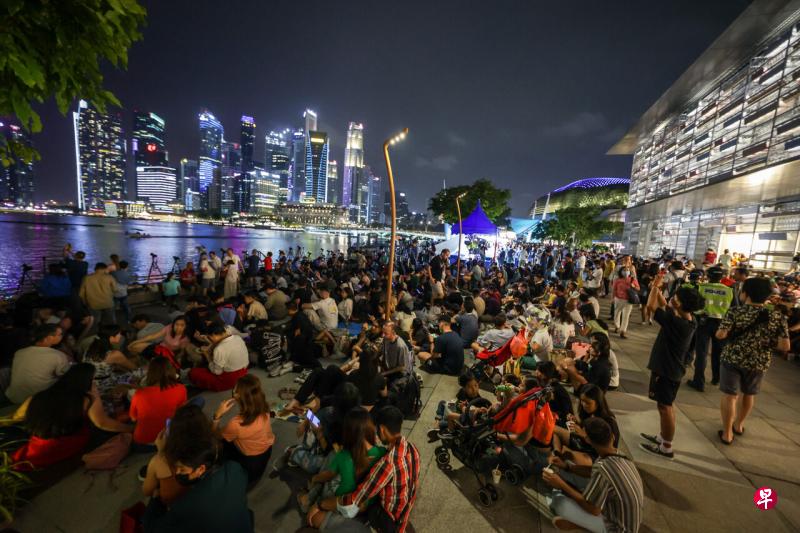 警方宣布暂时关闭富丽顿濒水区、金禧桥（Jubilee Bridge）以及滨海湾金沙活动广场三个区域。（叶振忠摄） 