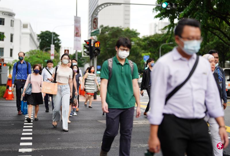 大部分受访者认为政府在法律和秩序、公共卫生和经济管理方面的表现良好，获得超过一半受访者的好评。（何家俊摄） 