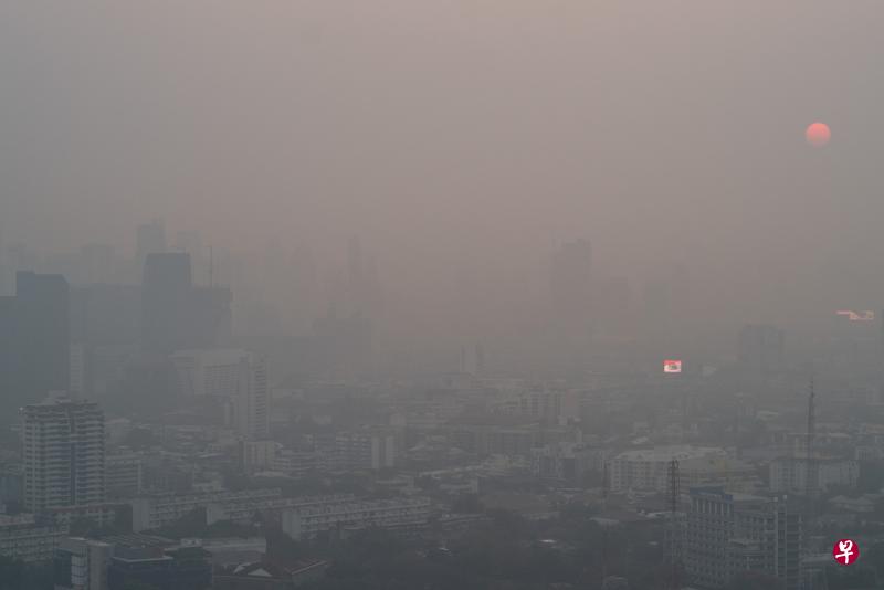 3月7日，曼谷市容一片灰蒙蒙，完全被雾霾笼罩。（路透社） 